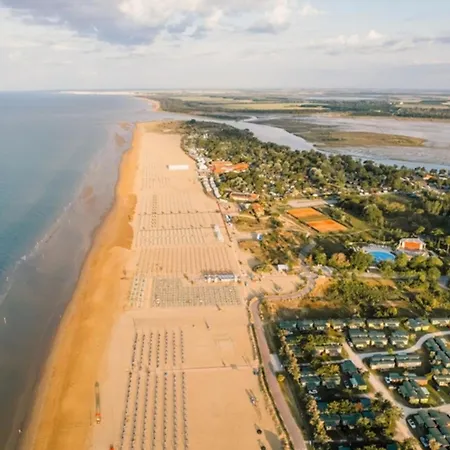 Beachfront With Sea View Апартаменты *