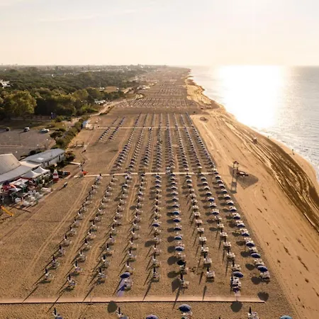 Апартаменты Beachfront With Sea View *
