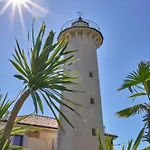 公寓 Beachfront With Sea View